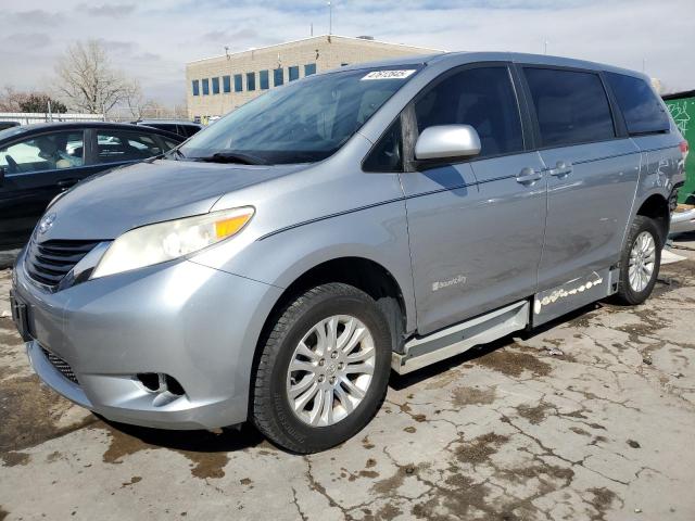 TOYOTA SIENNA LE