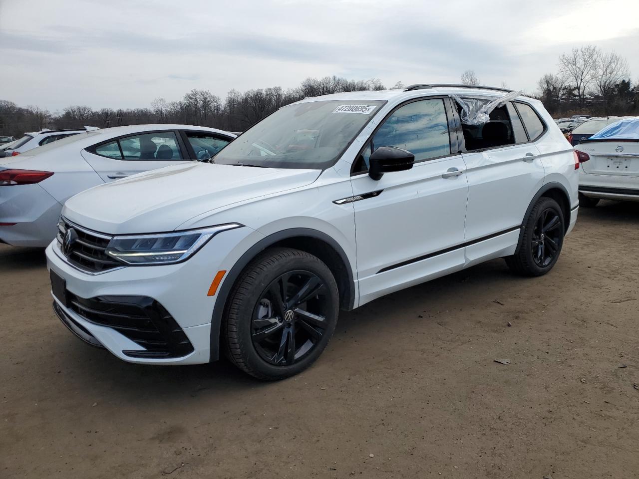 VOLKSWAGEN TIGUAN SE R-LINE BLACK
