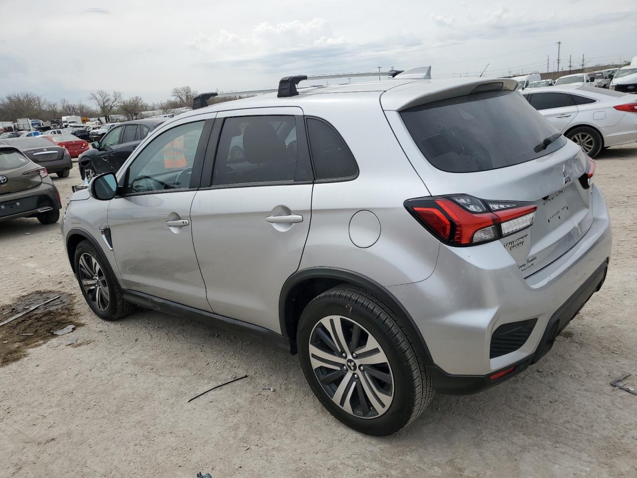 MITSUBISHI OUTLANDER SE