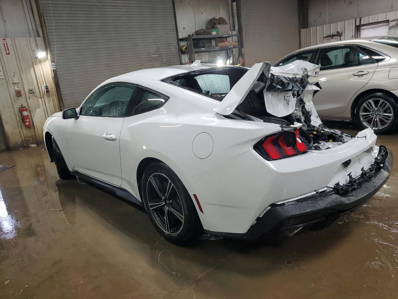FORD MUSTANG