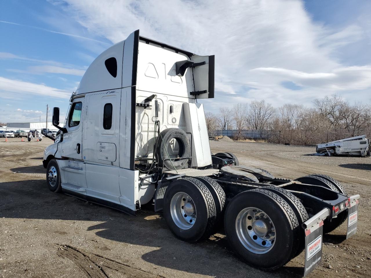Lot #3218014879 2022 FREIGHTLINER CASCADIA 1