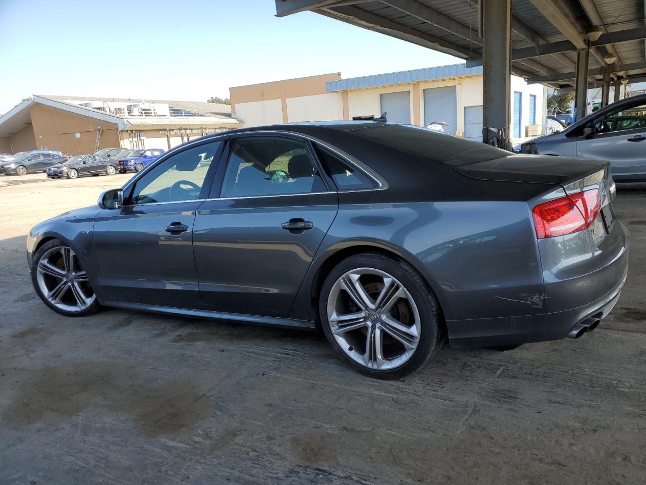 AUDI S8 QUATTRO