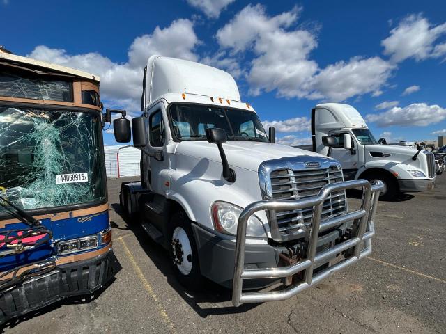 FREIGHTLINER CASCADIA 1 2015 white tractor diesel 1FUJGEDV0FLGJ9753 photo #1