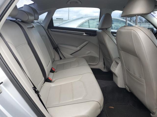 2017 VOLKSWAGEN PASSAT R-L - 1VWDT7A32HC057253