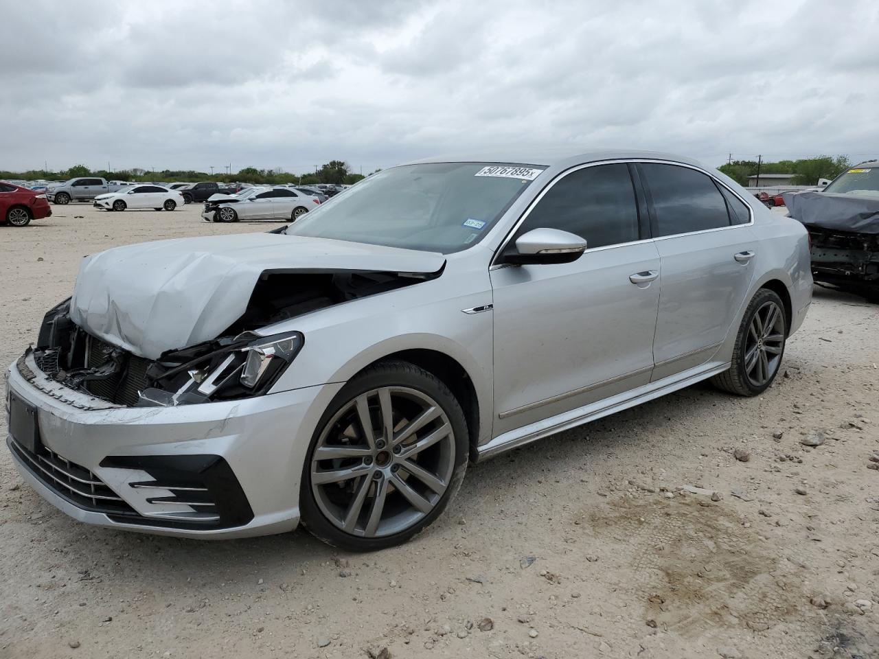 VOLKSWAGEN PASSAT R-LINE