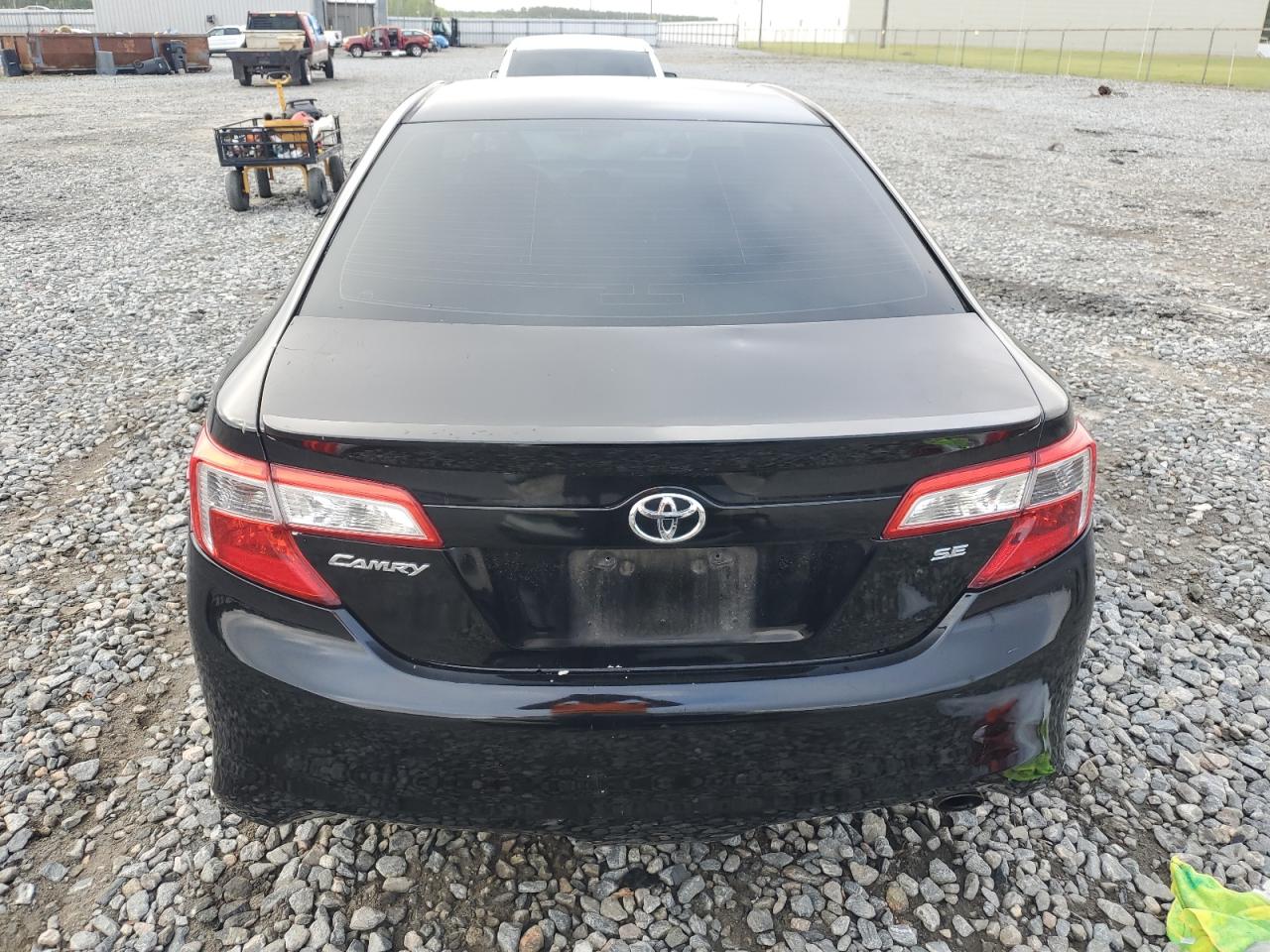 TOYOTA CAMRY BASE