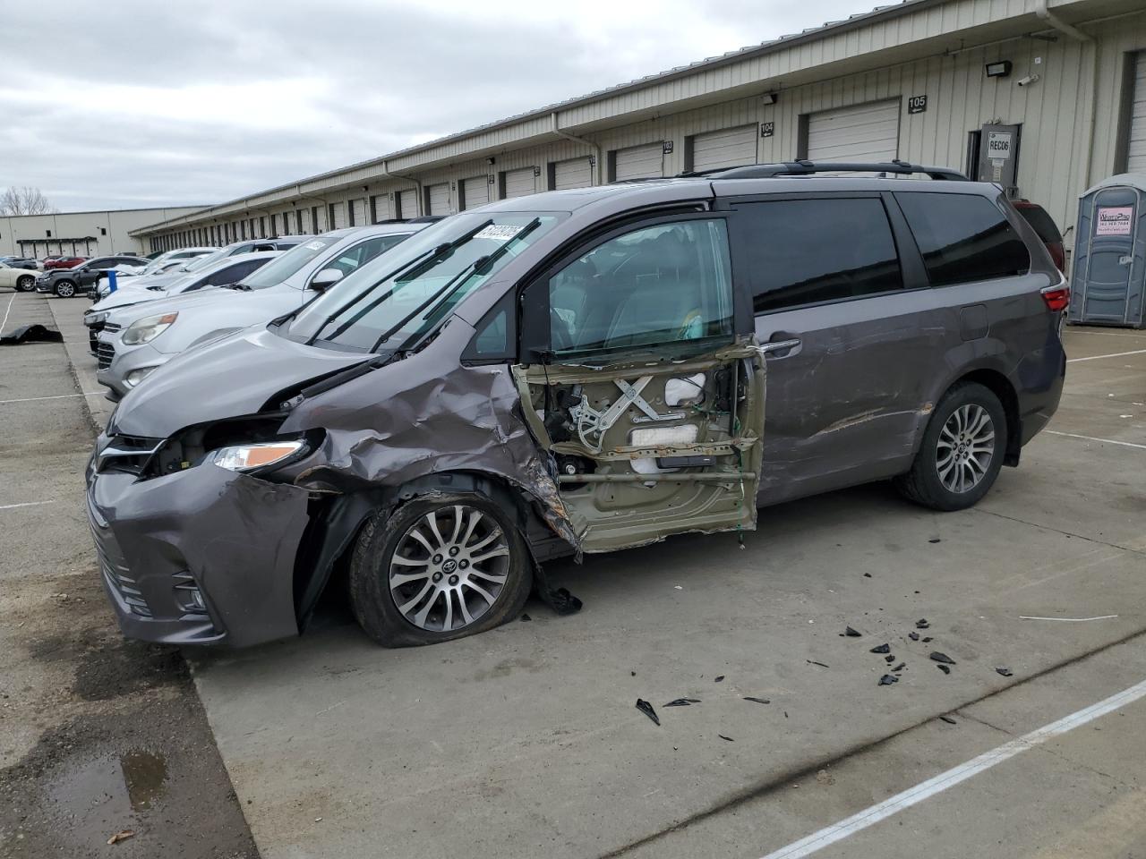 TOYOTA SIENNA XLE