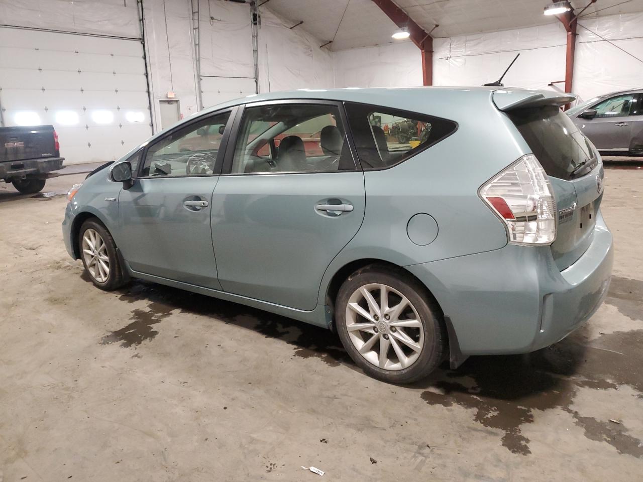 TOYOTA PRIUS V