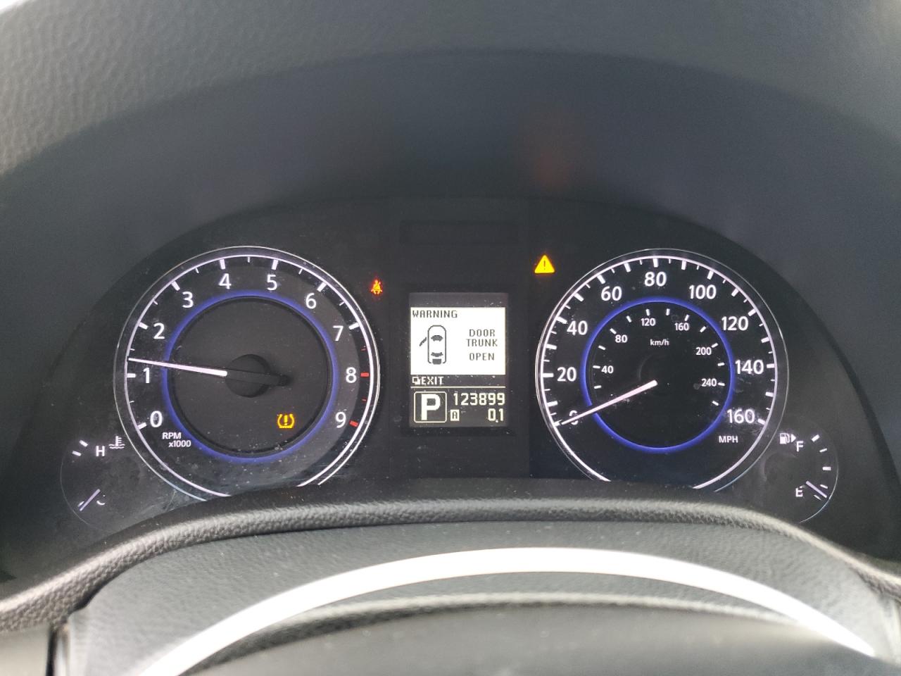 Infiniti G37 base 2012