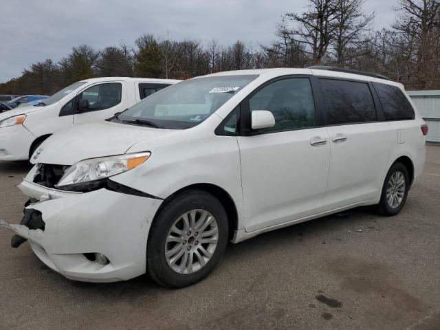 TOYOTA SIENNA XLE