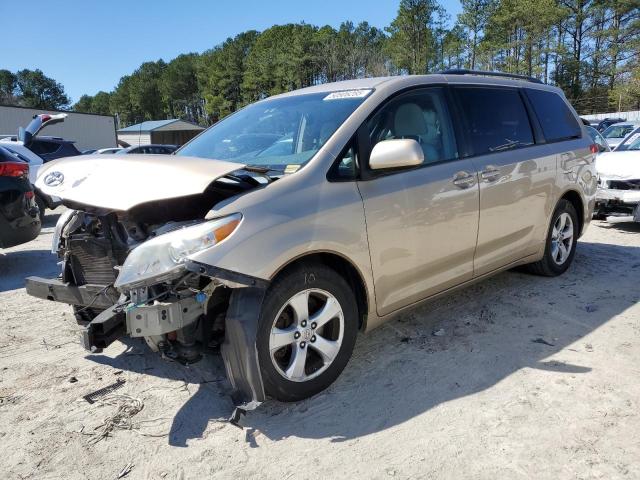 TOYOTA SIENNA LE