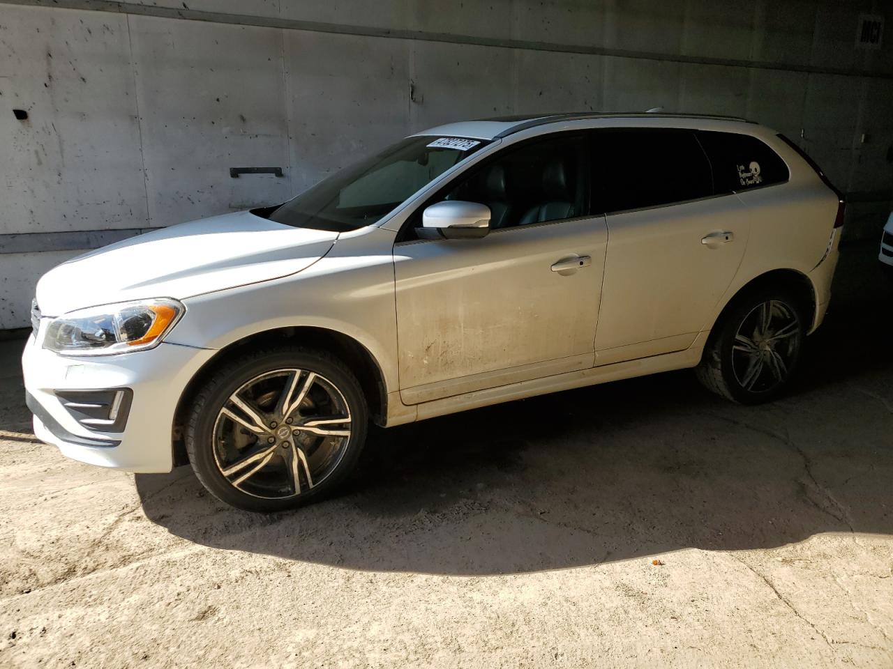 VOLVO XC60 T6 R-DESIGN PLATINUM