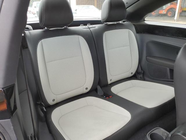 2018 VOLKSWAGEN BEETLE SE 3VWJD7AT8JM702296