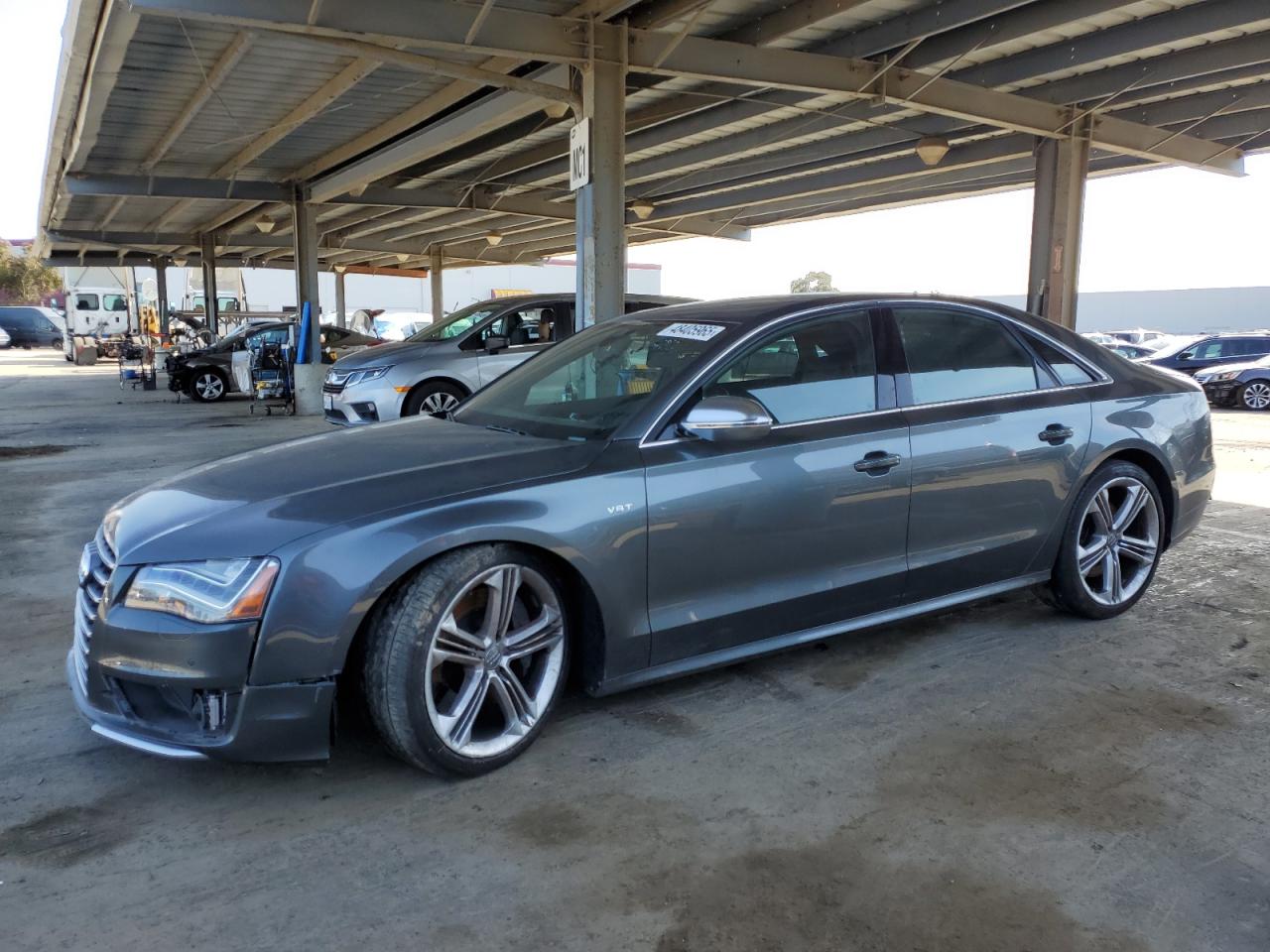 AUDI S8 QUATTRO