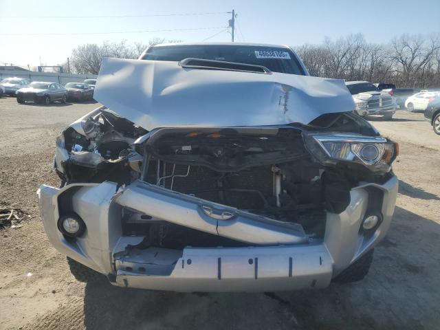 2018 TOYOTA 4RUNNER SR - JTEBU5JR5J5585746