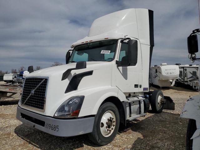 VOLVO VN VNL 2017 white tractor diesel 4V4N39TG2HN988041 photo #3