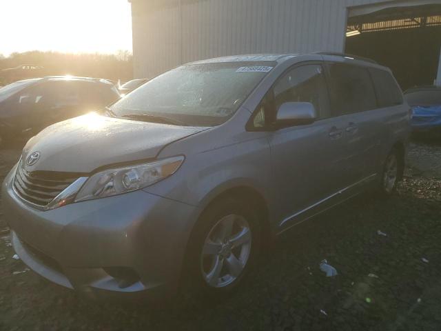 TOYOTA SIENNA LE