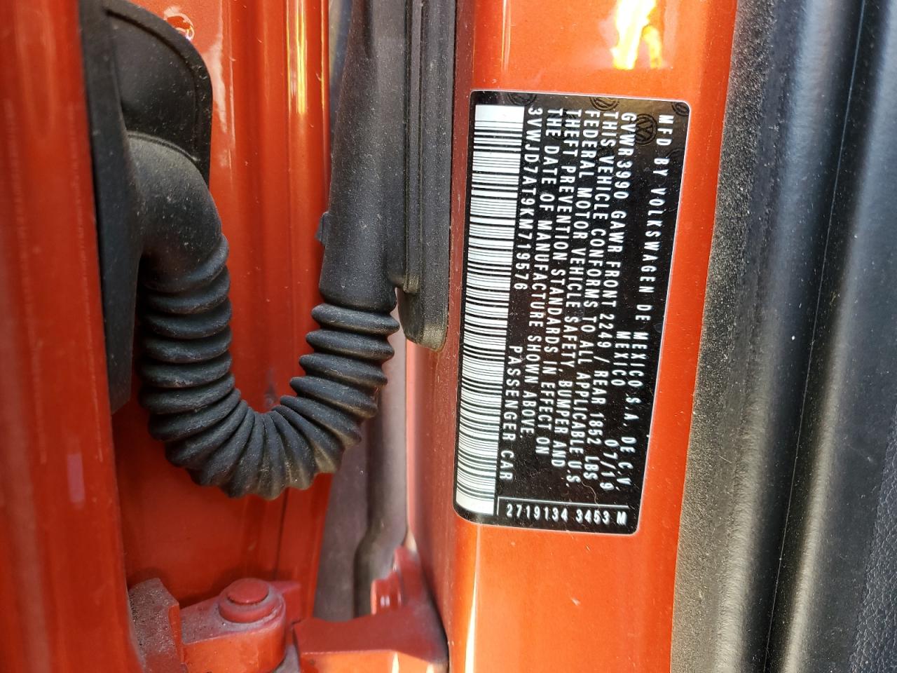 VOLKSWAGEN BEETLE SE