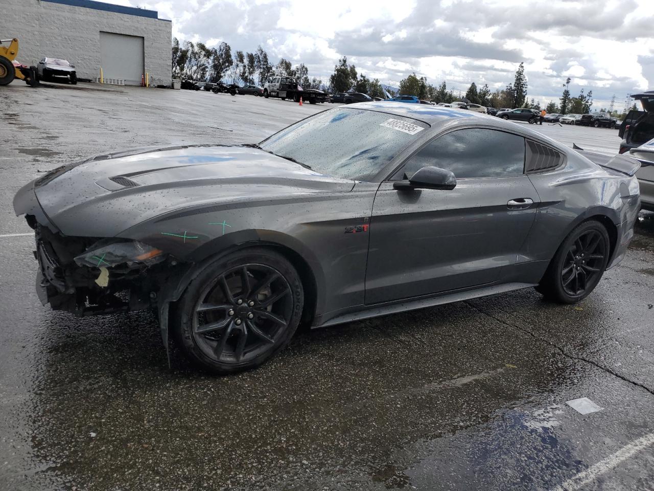 FORD MUSTANG