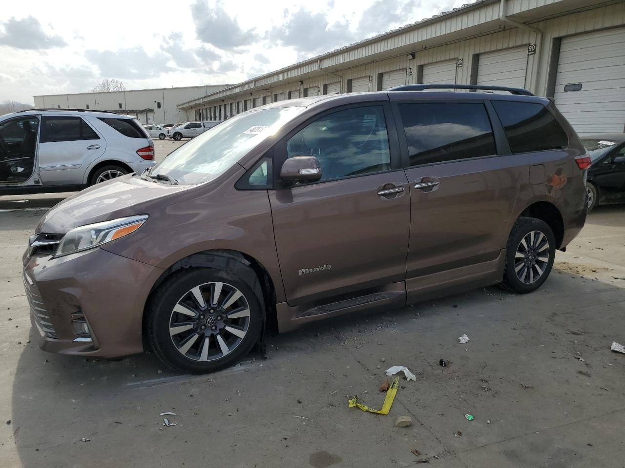 TOYOTA SIENNA XLE
