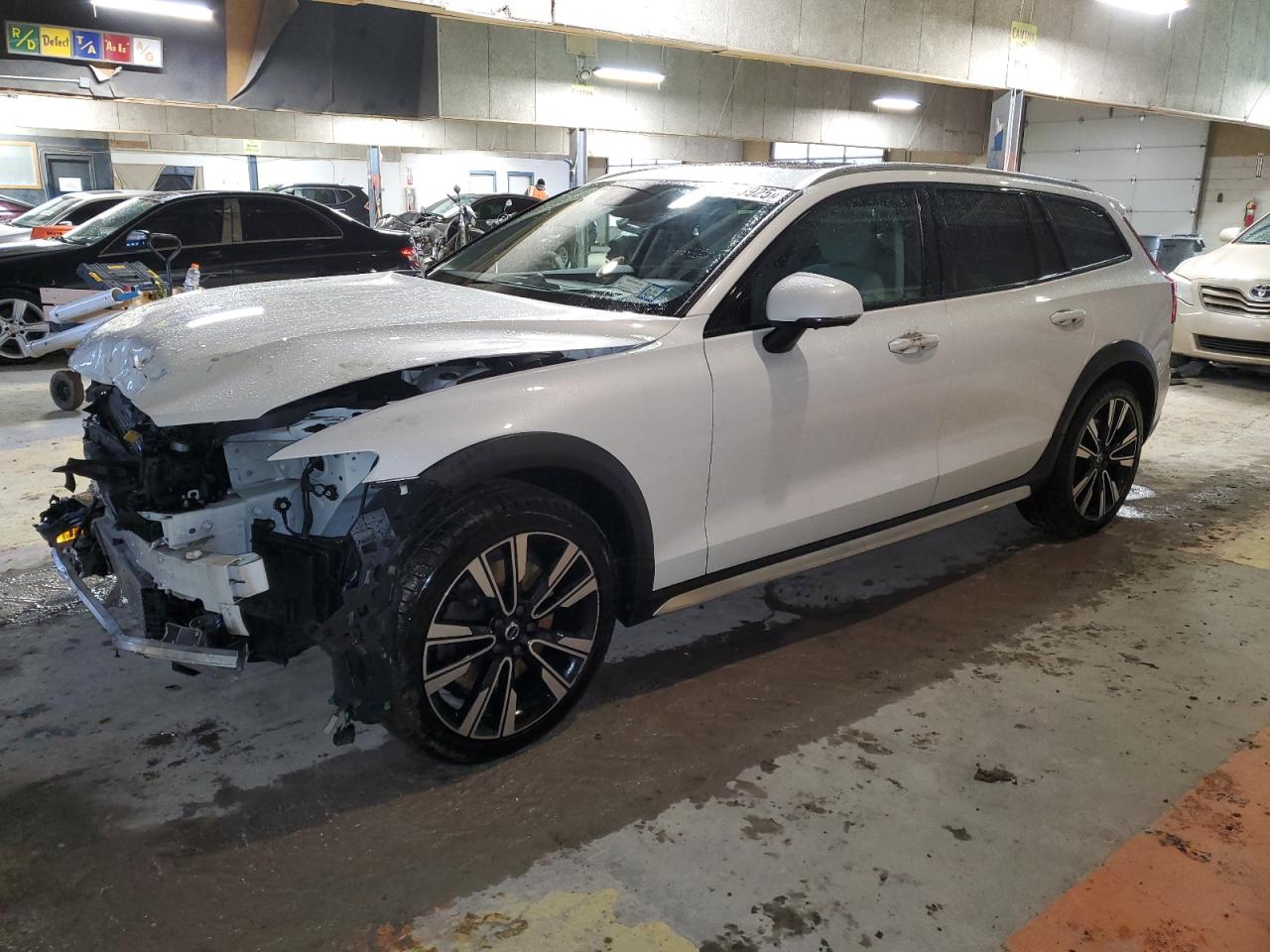 VOLVO V60 T5 MOMENTUM