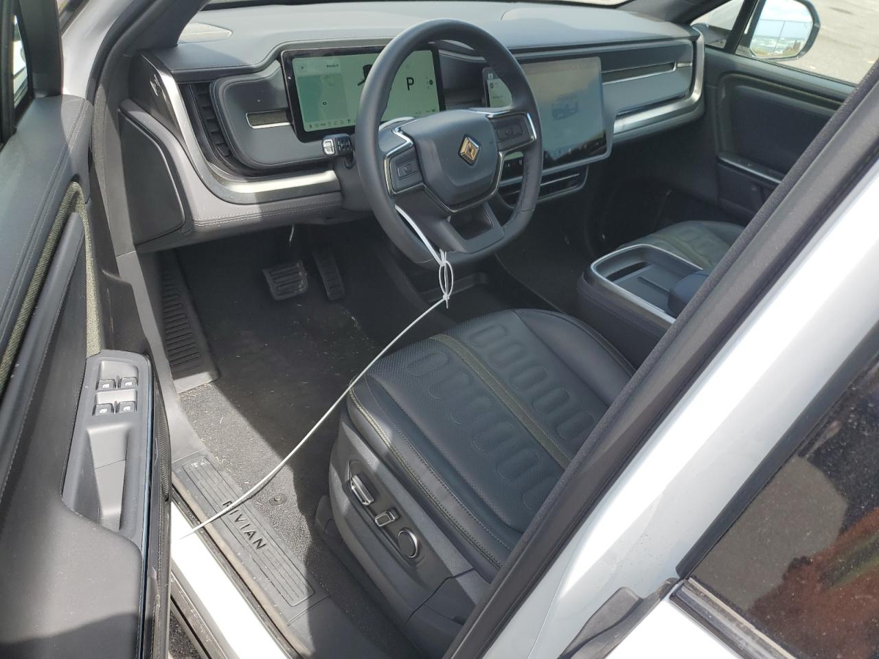 RIVIAN R1S ADVENTURE