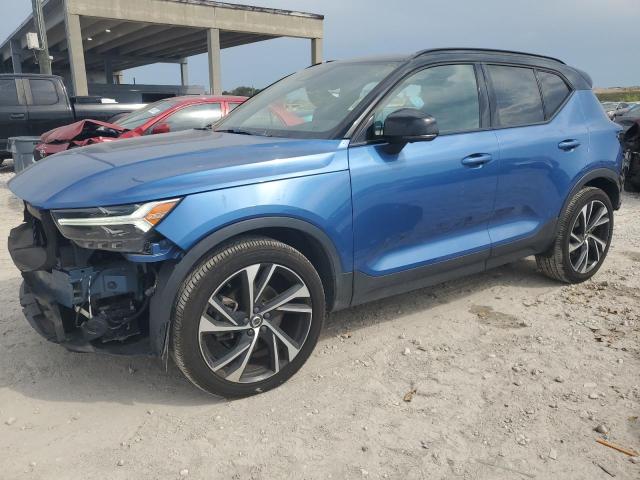 VOLVO XC40 T5 MOMENTUM