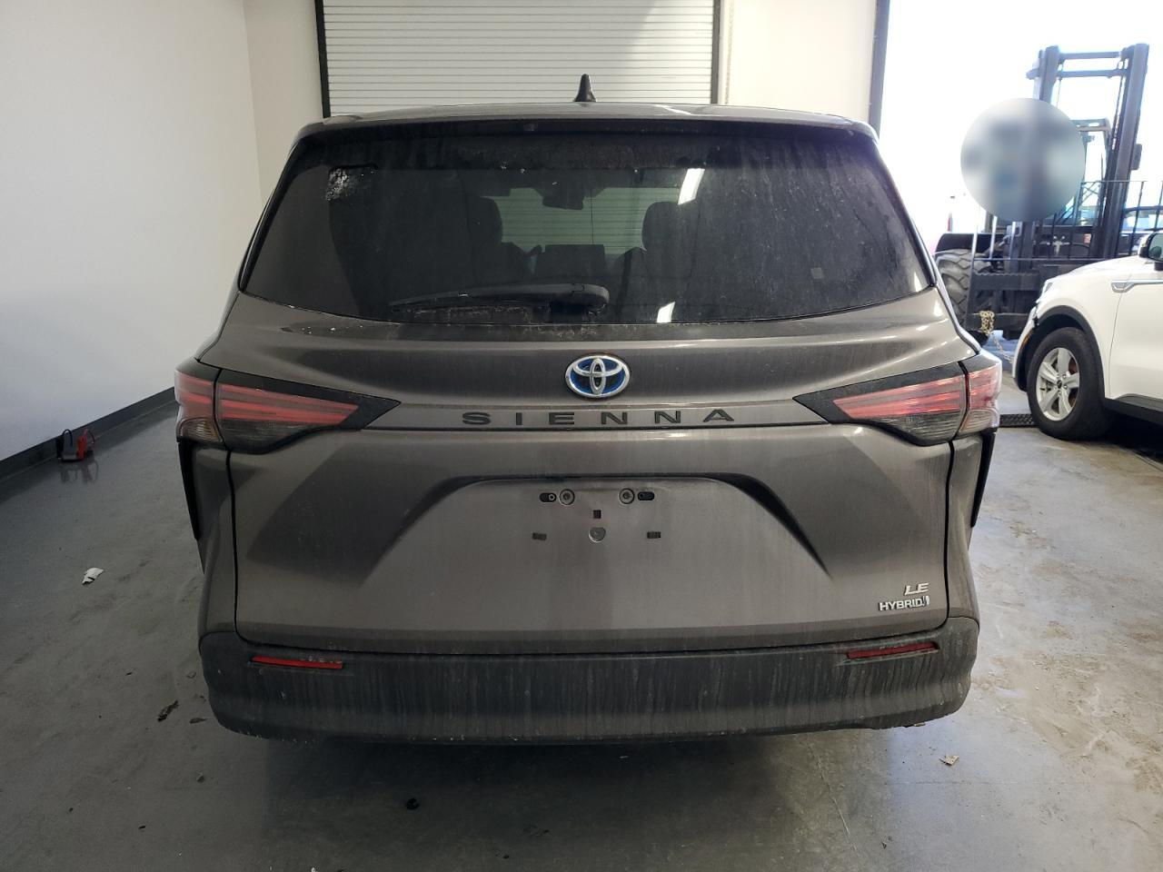 Lot #3117371643 2022 TOYOTA SIENNA LE