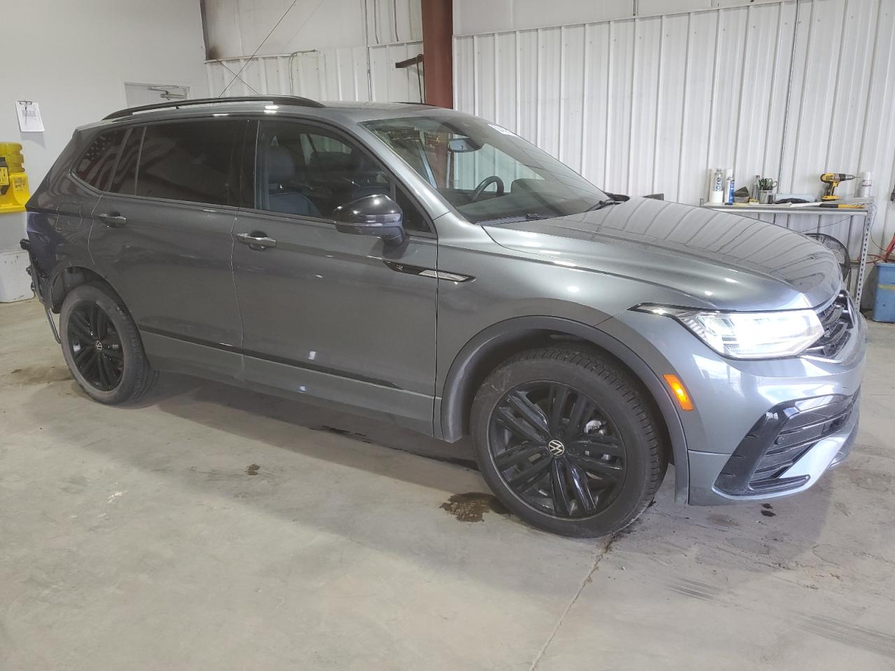 VOLKSWAGEN TIGUAN SE R-LINE BLACK