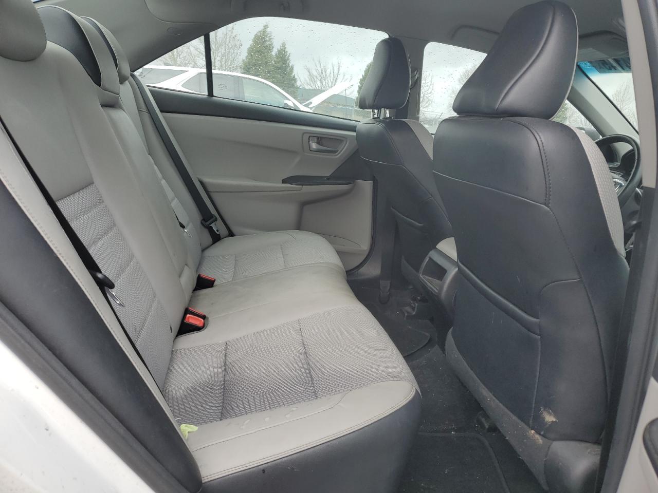 Toyota Camry le 2017