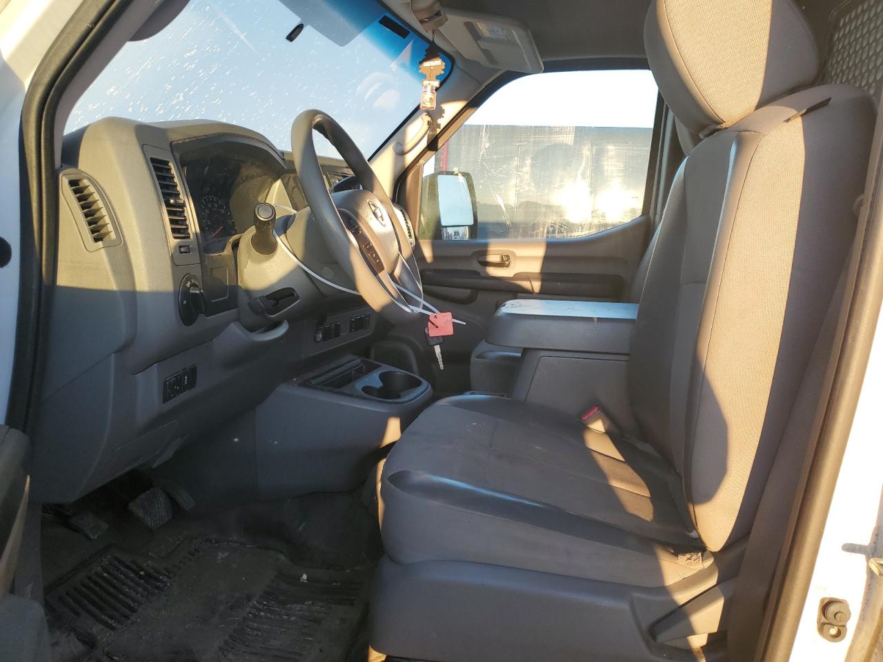 NISSAN NV2500 2500 S