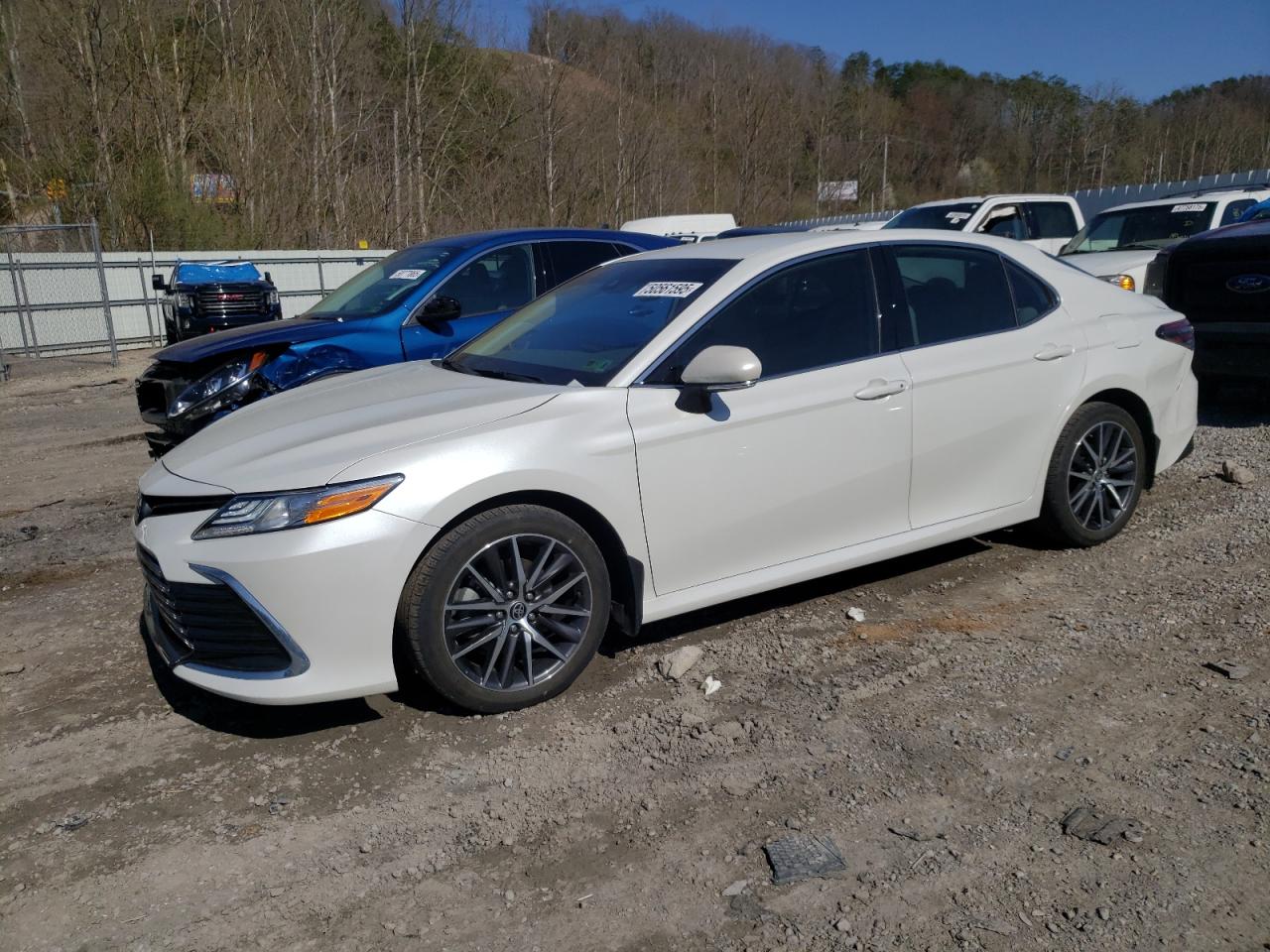 TOYOTA CAMRY XLE