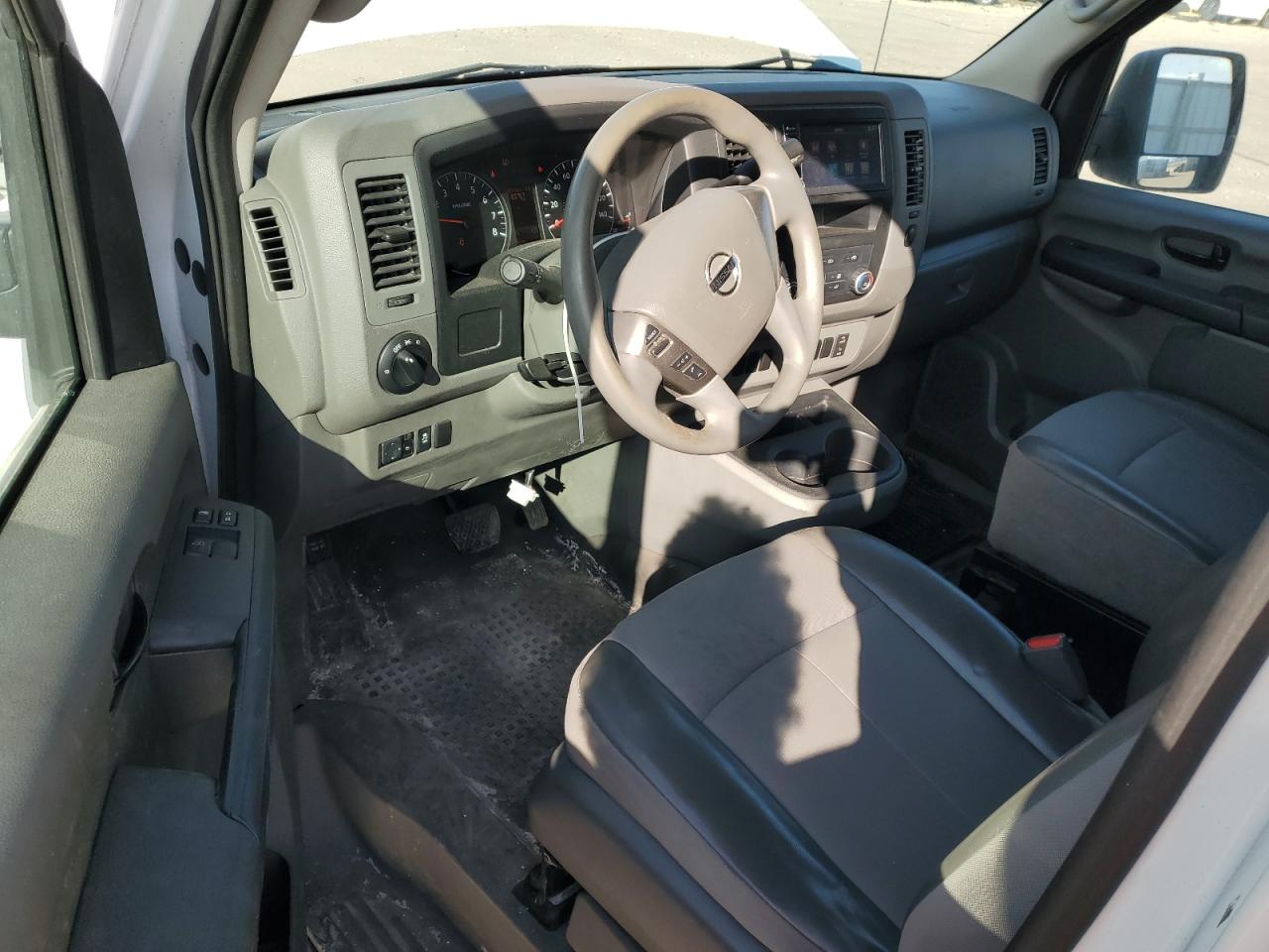 NISSAN NV2500 2500 S