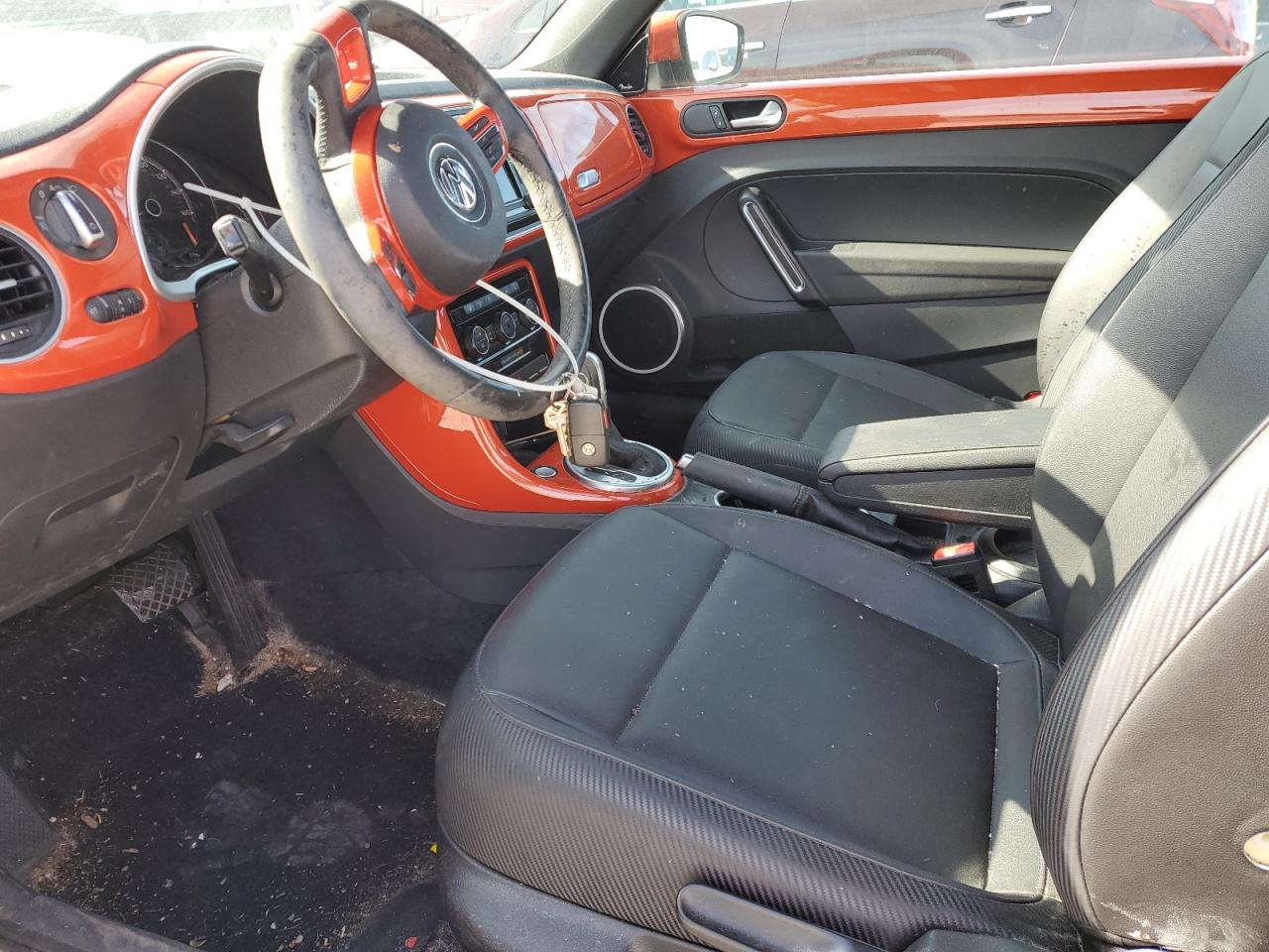 VOLKSWAGEN BEETLE SE