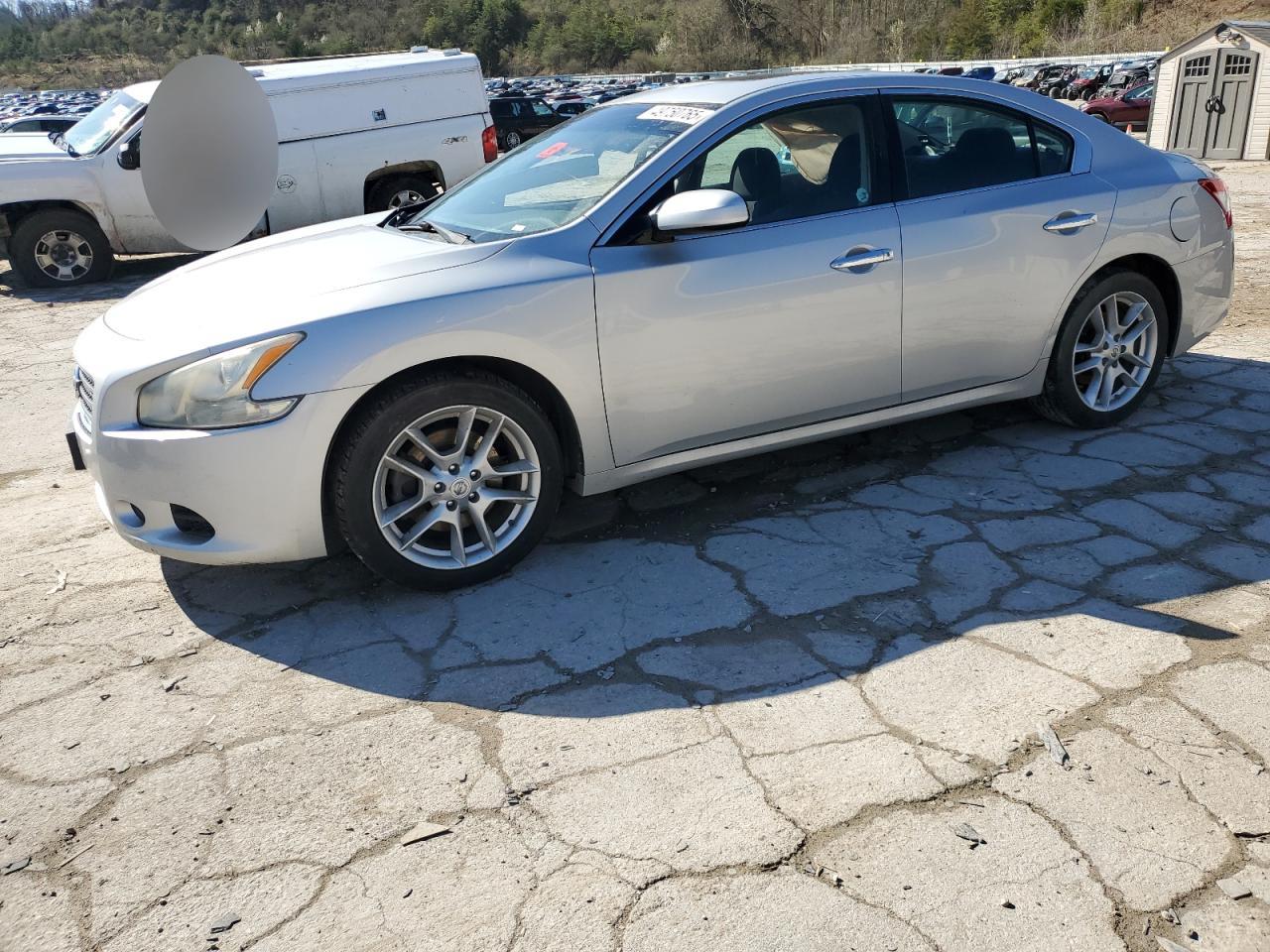 NISSAN MAXIMA S