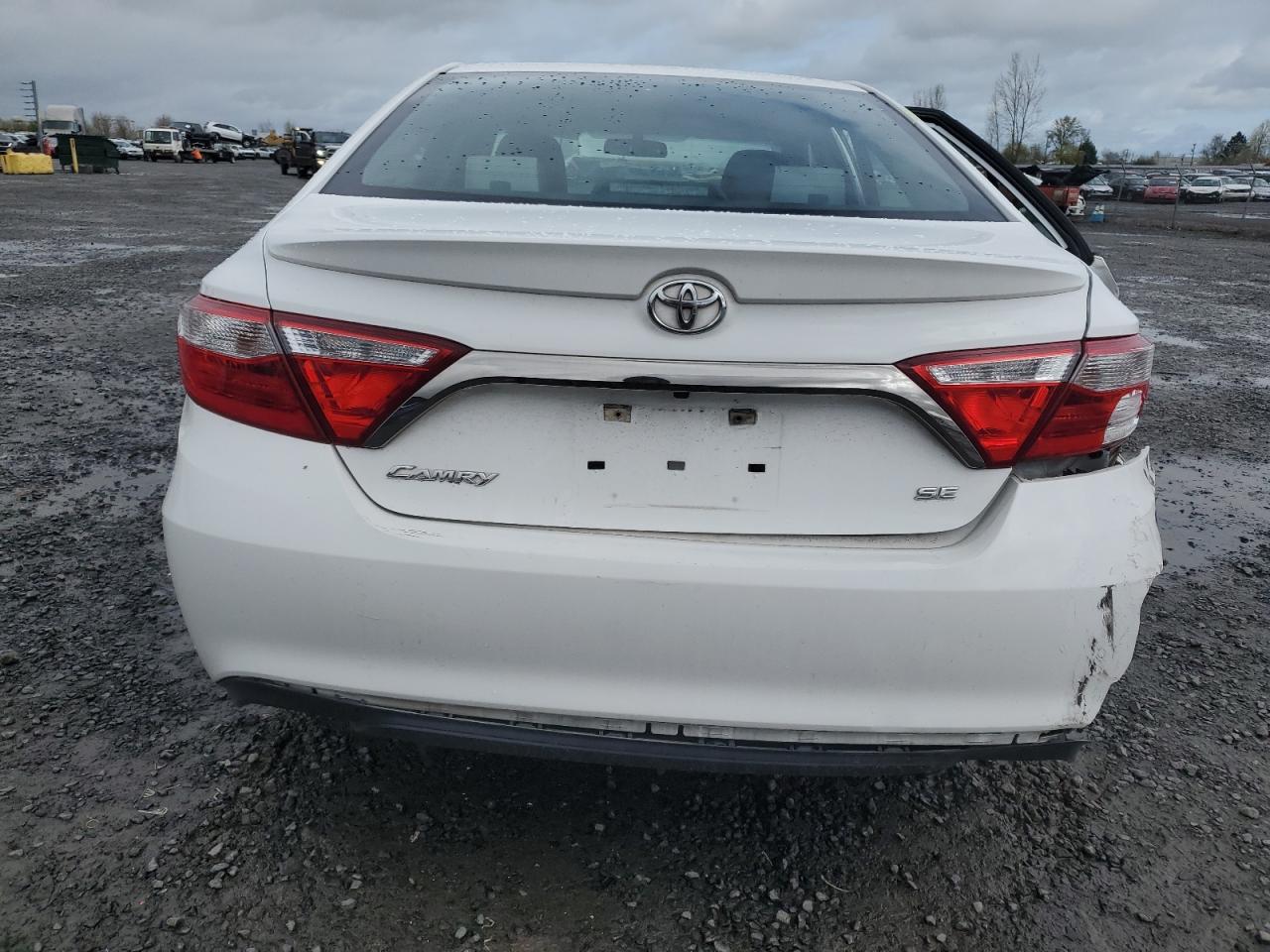 Toyota Camry le 2017
