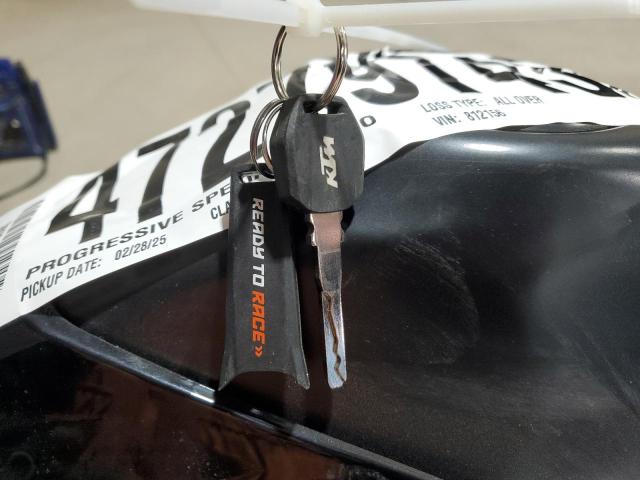 2021 KTM 890 DUKE R - VBKTU9406MM812156