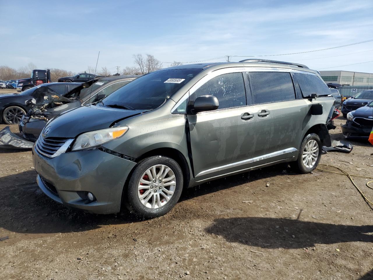 TOYOTA SIENNA XLE