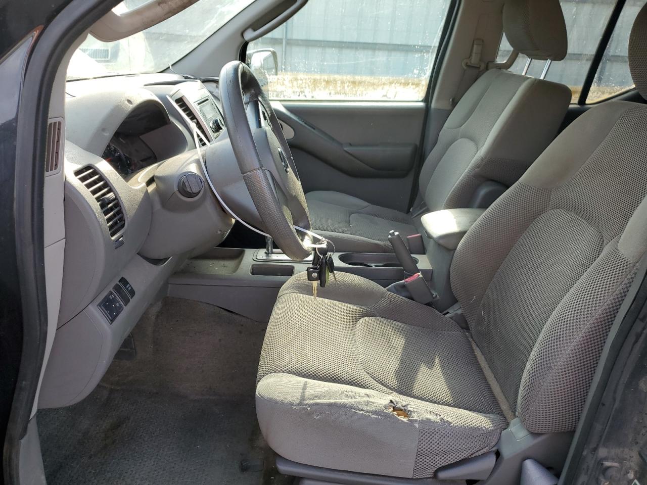 NISSAN FRONTIER CREW CAB SE