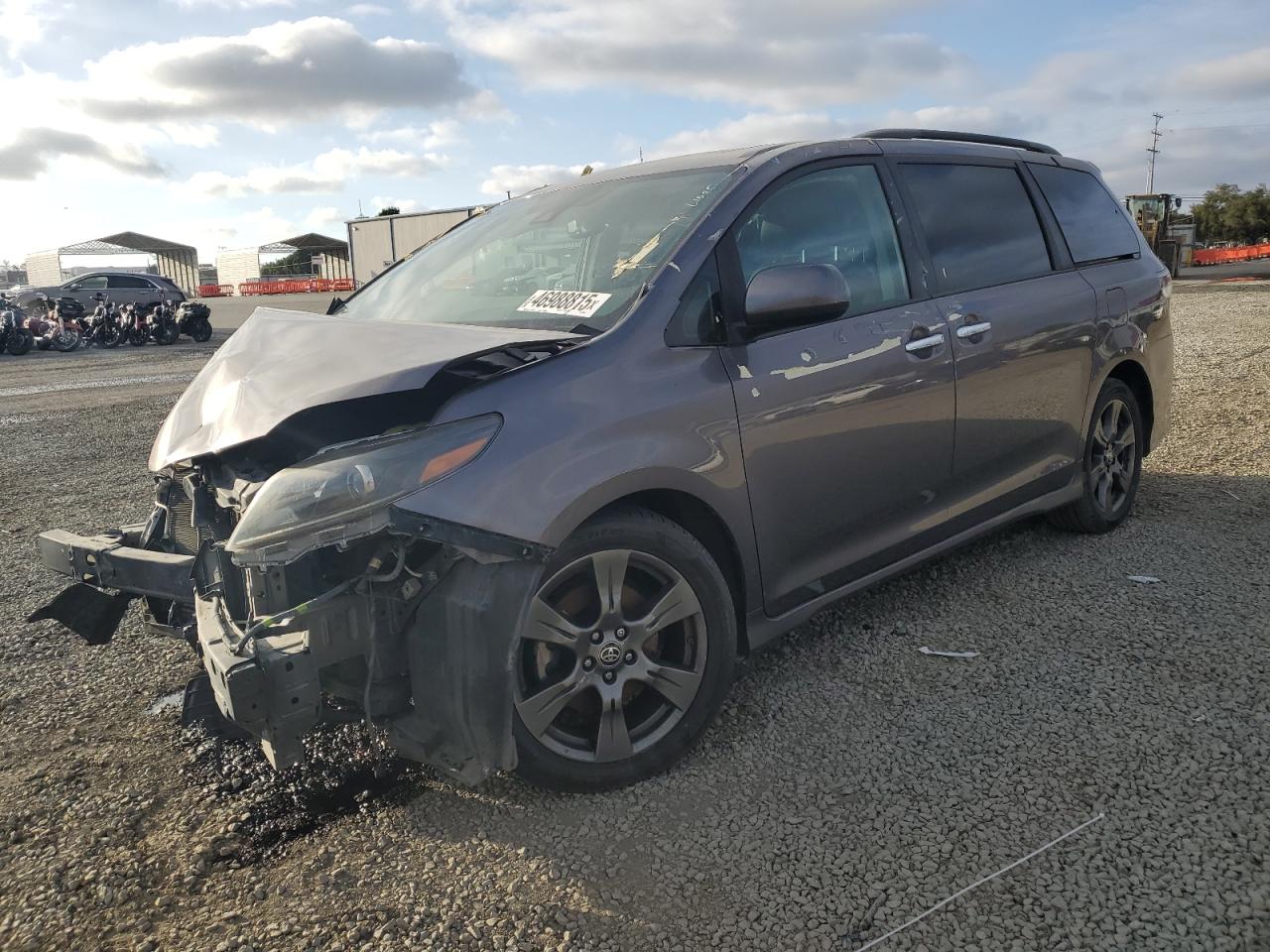 TOYOTA SIENNA SE