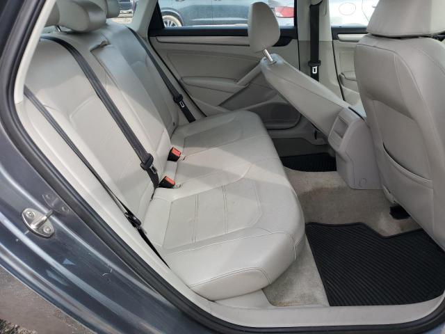 2015 VOLKSWAGEN PASSAT S 1VWAS7A3XFC111644