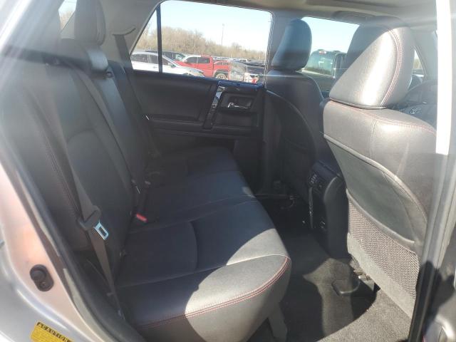 2018 TOYOTA 4RUNNER SR - JTEBU5JR5J5585746