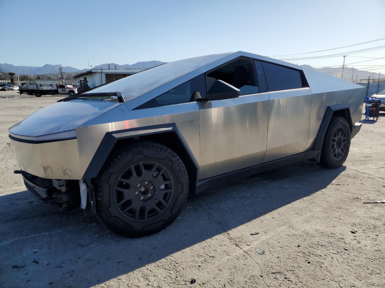 TESLA CYBERTRUCK