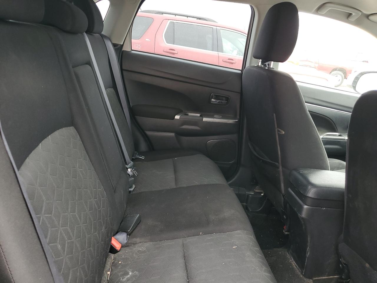 MITSUBISHI OUTLANDER SE