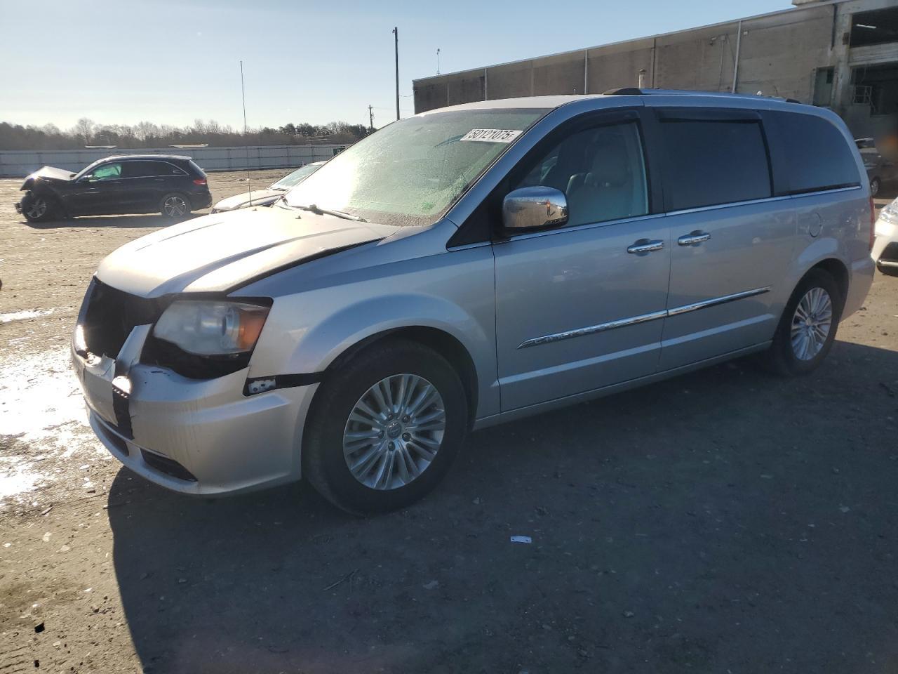 CHRYSLER TOWN & COUNTRY LIMITED
