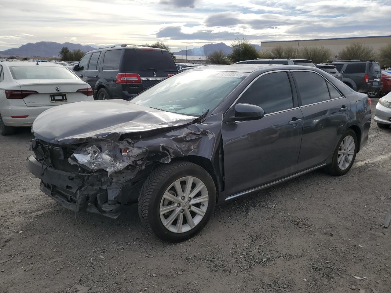 TOYOTA CAMRY SE