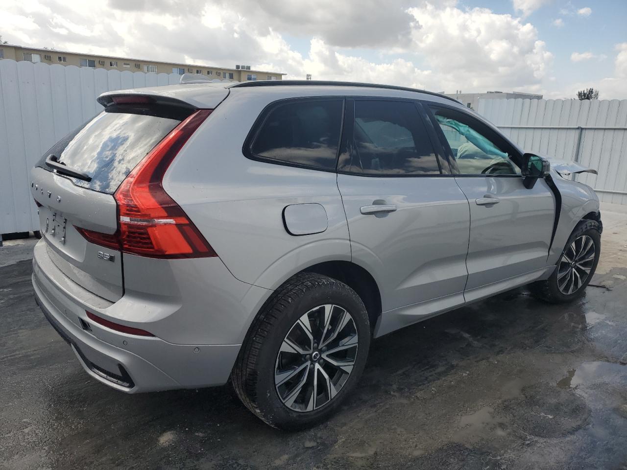 VOLVO XC60 PLUS