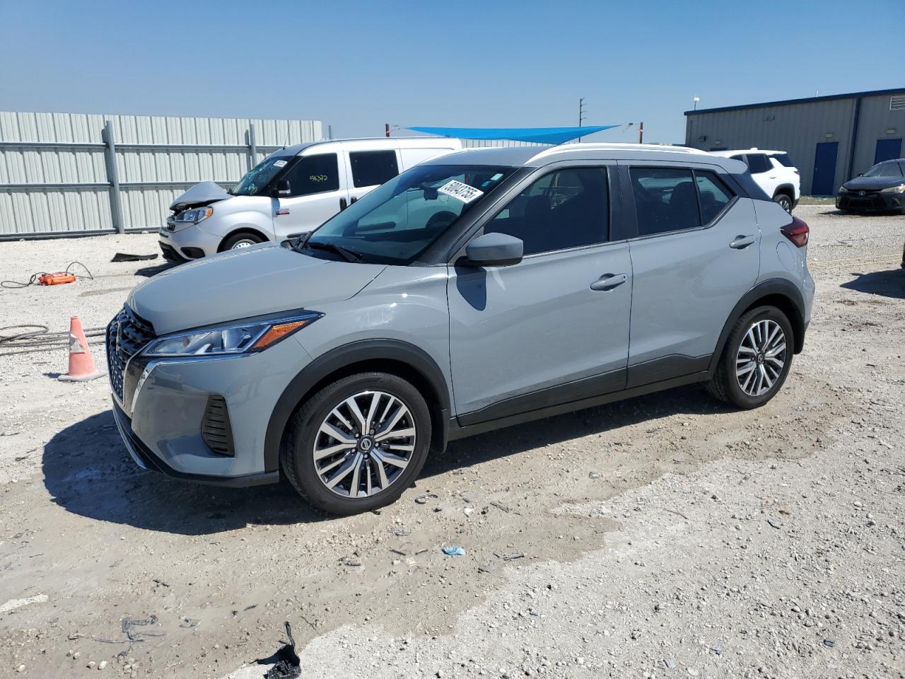  Salvage Nissan Kicks