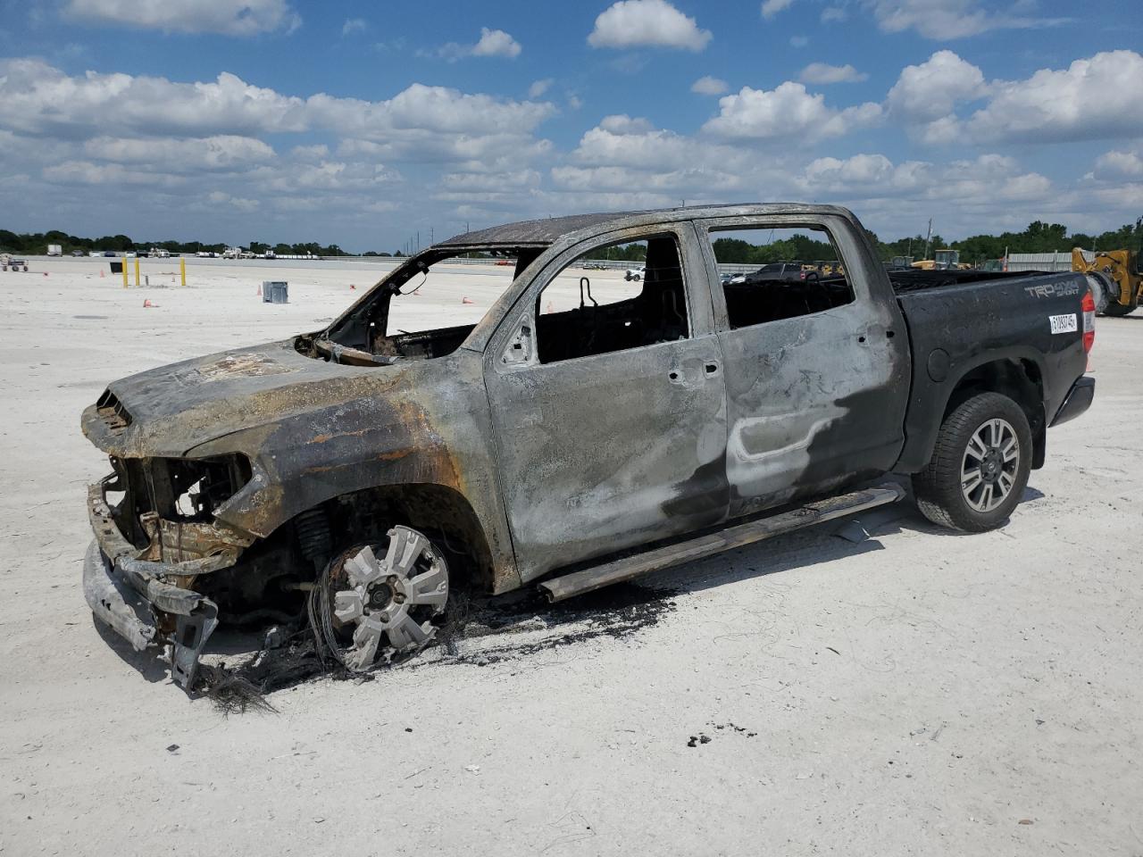 TOYOTA TUNDRA CREWMAX SR5