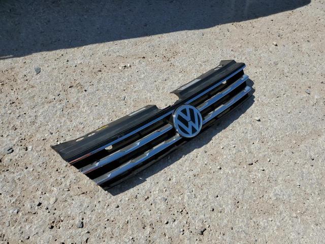 2018 VOLKSWAGEN TIGUAN SE - 3VV3B7AX3JM010677